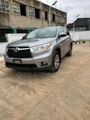 Toyota Highlander LE 4dr SUV AWD (3.5L 6cyl 6A) 2015 Gray