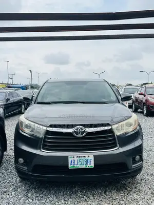 Toyota Highlander LE 4dr SUV AWD (3.5L 6cyl 6A) 2015 Gray
