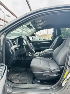 Toyota Highlander LE 4dr SUV AWD (3.5L 6cyl 6A) 2015 Gray