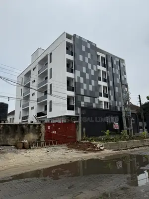 3bdrm Apartment in Lekki Phase 1 for sale
