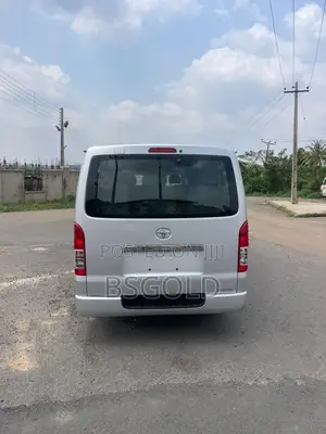 Toyota HiAce 2010 Silver