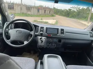 Toyota HiAce 2010 Silver