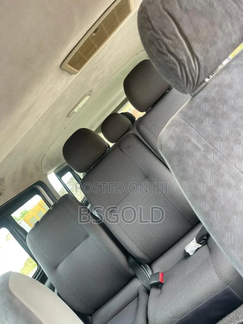 Toyota HiAce 2010 Silver