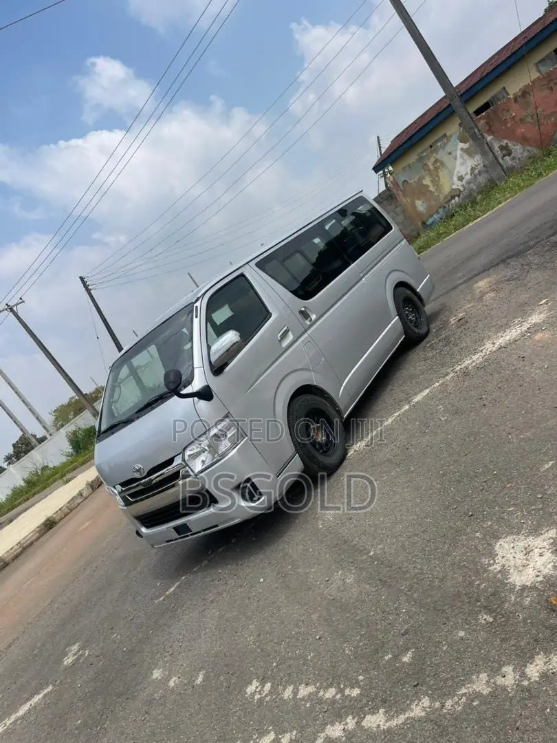 Toyota HiAce 2010 Silver