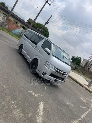 Toyota HiAce 2010 Silver