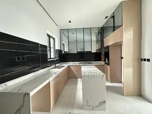 5bdrm Duplex in Lafiaji for rent