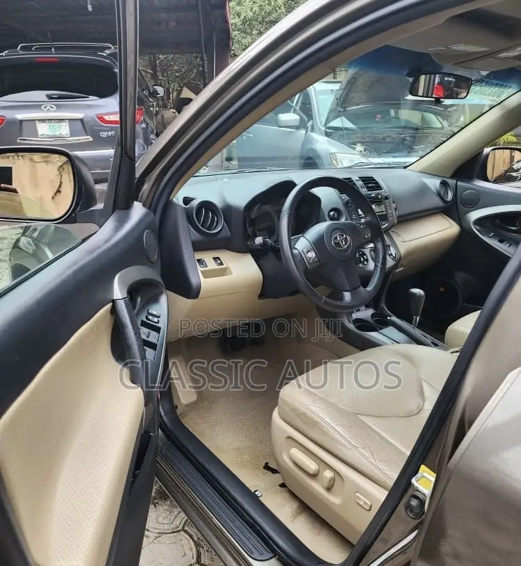Toyota RAV4 2012 Gray