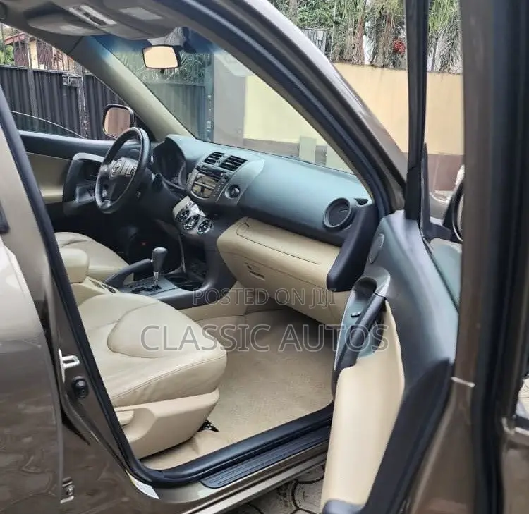 Toyota RAV4 2012 Gray