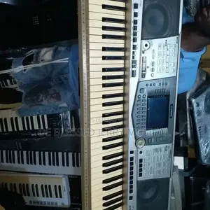 UK USED Yamaha PSR 2000 Keyboard