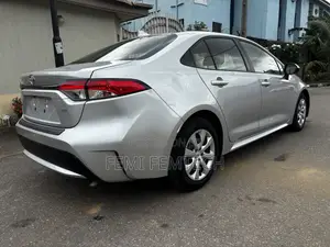 Toyota Corolla LE 2020 Silver