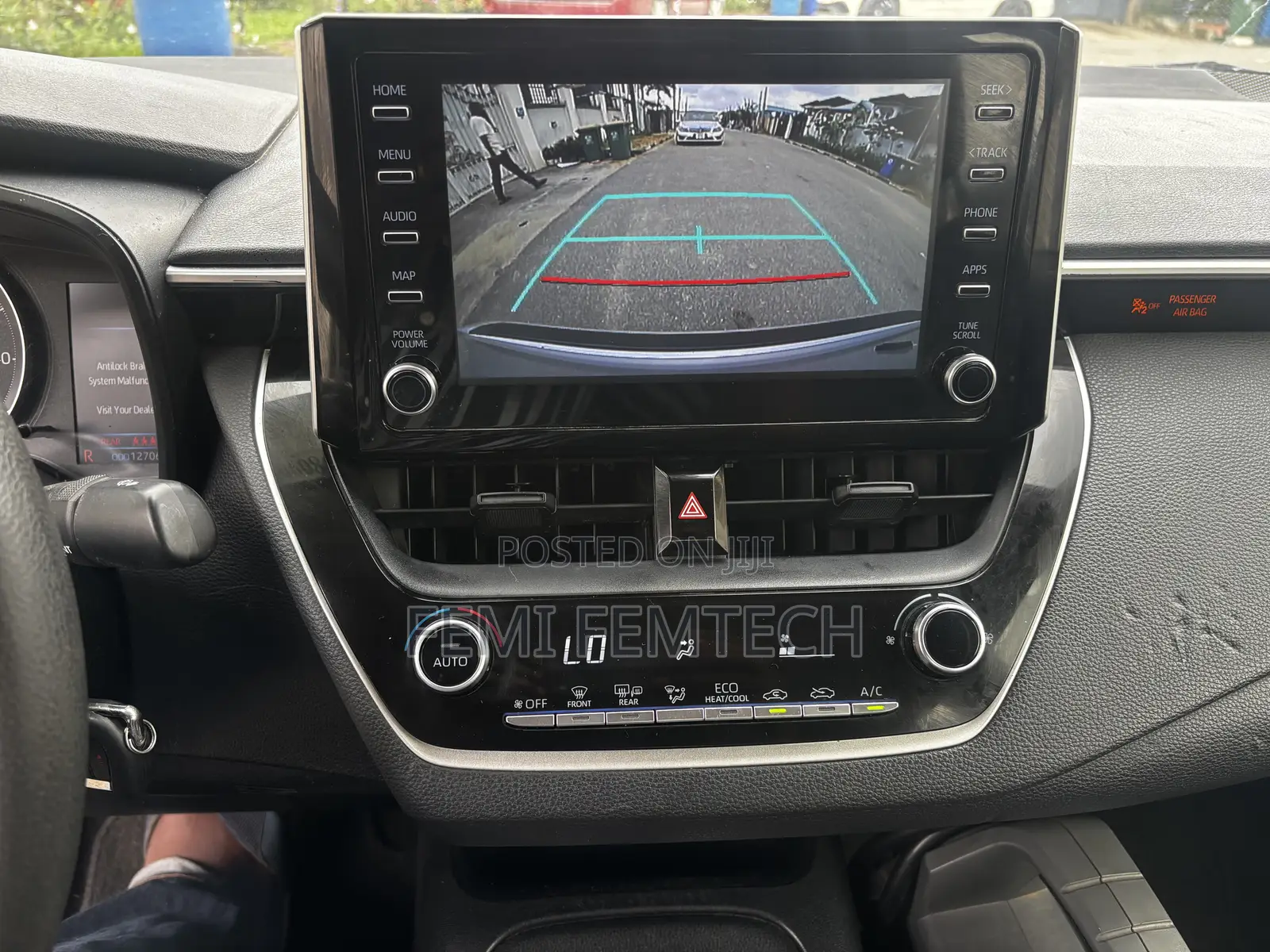 Toyota Corolla LE 2020 Silver
