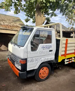Toyota Dyna 200 Old Model 6 Tyres 2RZ Engine Cabretor