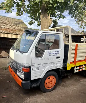 Toyota Dyna 200 Old Model 6 Tyres 2RZ Engine Cabretor