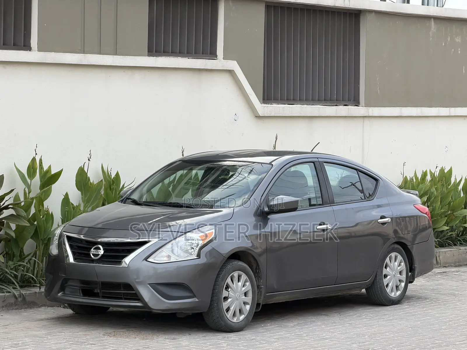 Nissan Versa 2018 Gray