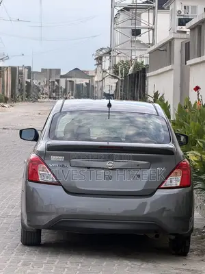 Nissan Versa 2018 Gray