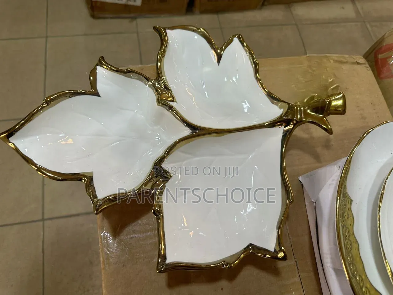 Decorative Leaf-Shaped Appetizer Plate With Gold Rim