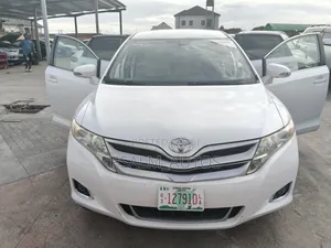 Toyota Venza LE AWD V6 2013 White
