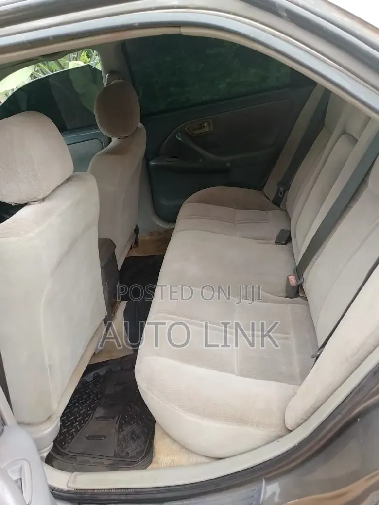 Toyota Camry 2000 Gray