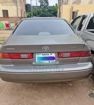 Toyota Camry 2000 Gray
