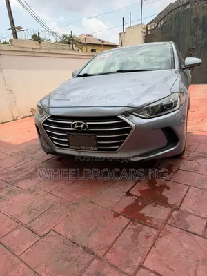 Hyundai Elantra Limited Sedan FWD (2.0L 4cyl 6A) 2017 Silver