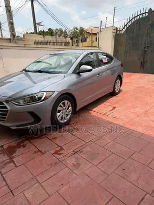 Hyundai Elantra Limited Sedan FWD (2.0L 4cyl 6A) 2017 Silver