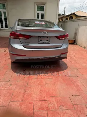 Hyundai Elantra Limited Sedan FWD (2.0L 4cyl 6A) 2017 Silver