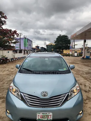 Toyota Sienna XLE 7-Passenger 4dr Minivan AWD (3.5L 6cyl 6A) 2015 Blue
