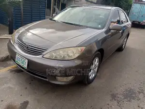 Toyota Camry 2005 Gray