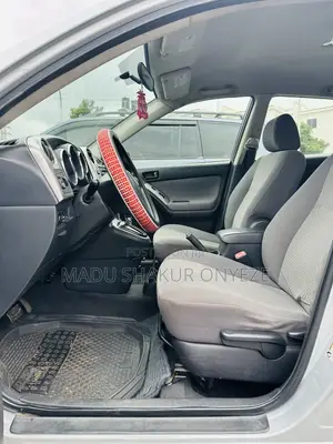 Toyota Matrix Hatchback FWD (1.8L 4cyl 5M) 2008 Silver