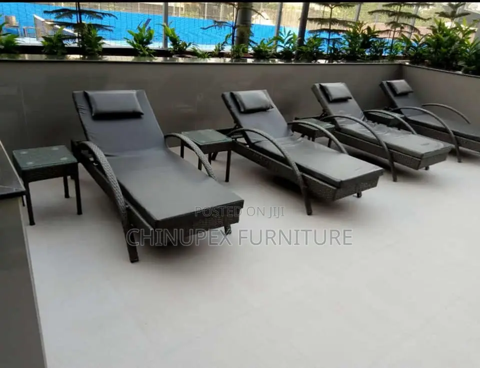 Rattan Pool Side Bed Lounger With Side Table