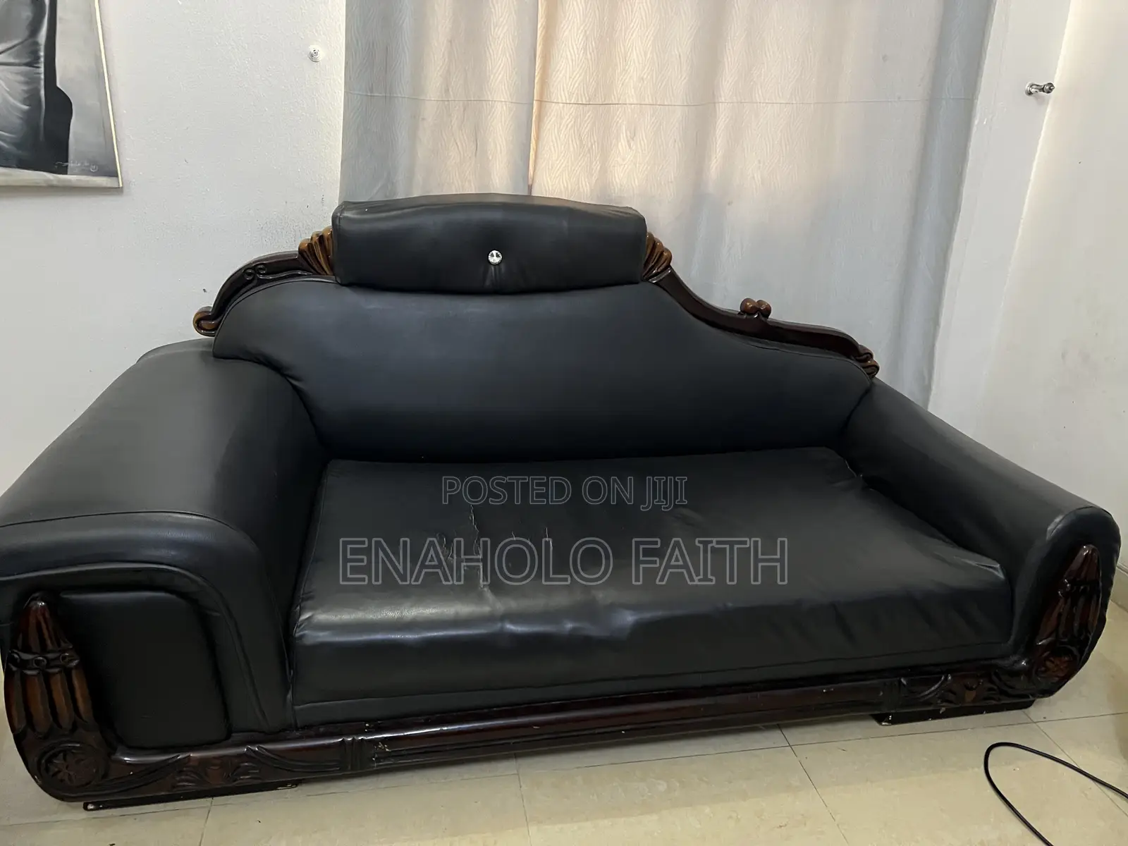 Neatly Used Leather Sofa Set for Sale