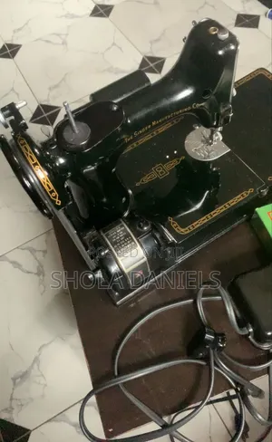 Singer Sewing Machine 221 Featherweight With Box