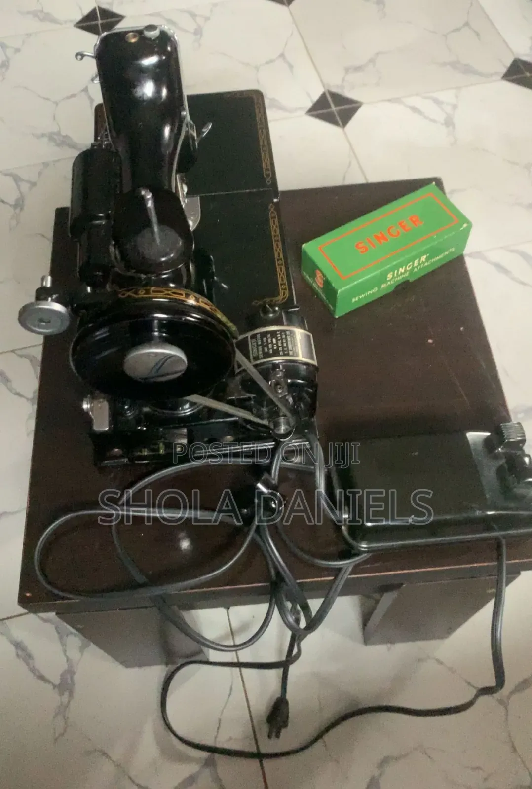 Singer Sewing Machine 221 Featherweight With Box