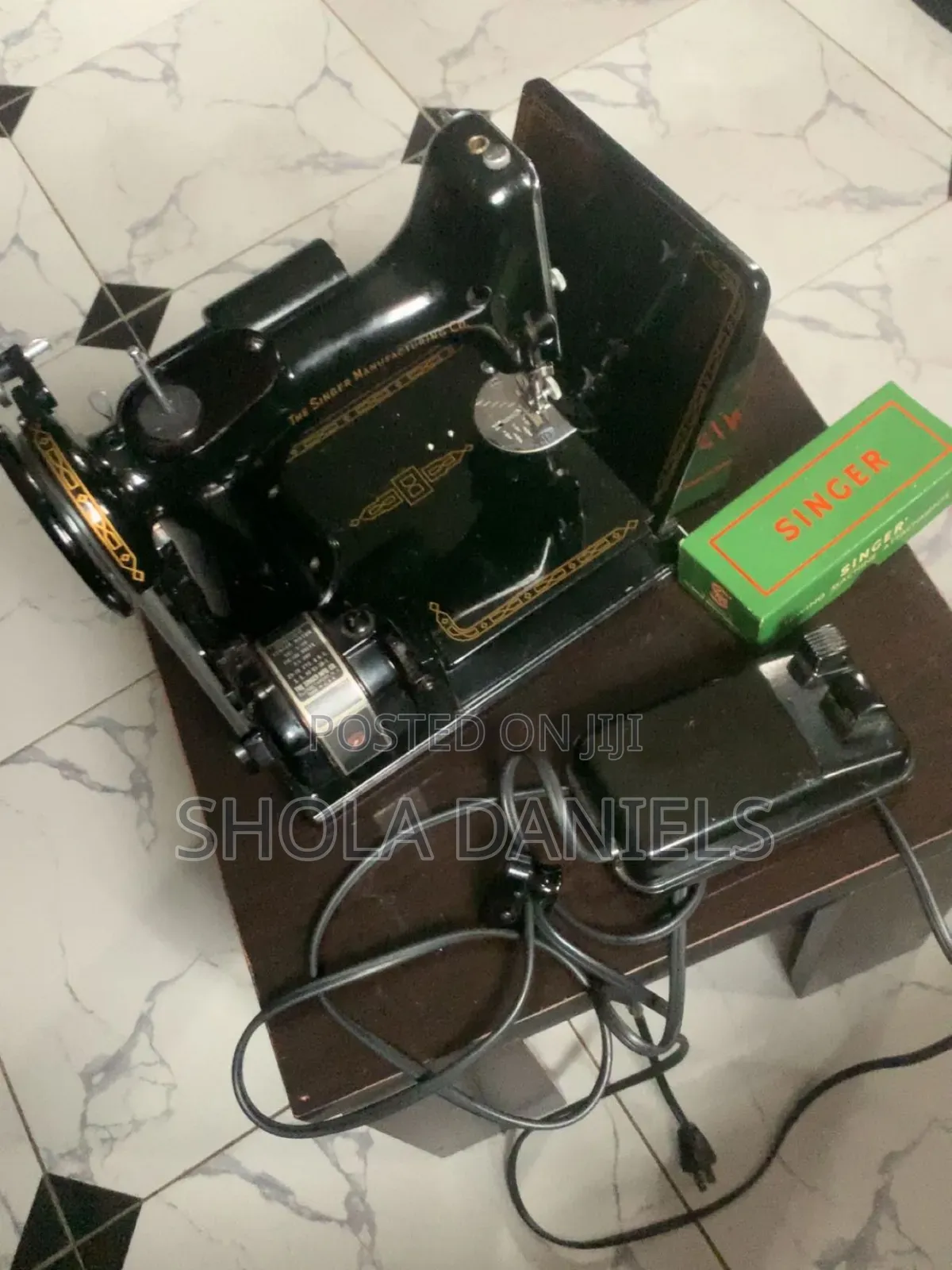 Singer Sewing Machine 221 Featherweight With Box