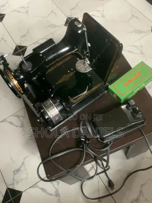 Singer Sewing Machine 221 Featherweight With Box