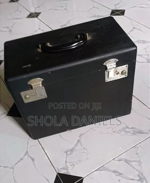 Singer Sewing Machine 221 Featherweight With Box