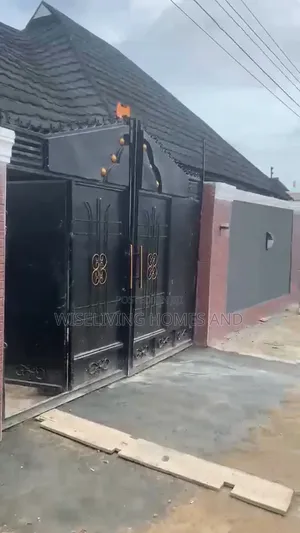 2bdrm Bungalow in Off Idimu Road, Ejigbo / Ejigbo for rent