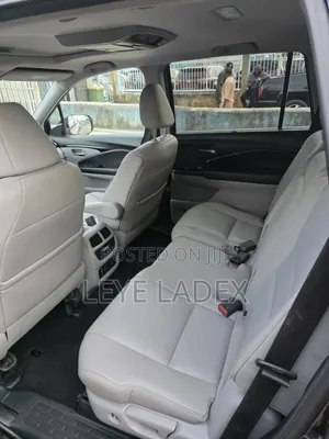 Honda Pilot Touring 4dr SUV 4WD (3.5L 6cyl 9A) 2016 Black