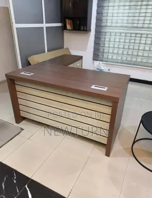 Super Quality of 1.6 Personnel Executive Table.
