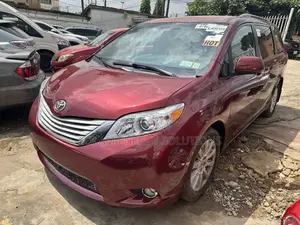 Toyota Sienna 2018 Red
