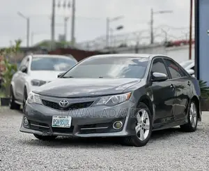 Toyota Camry SE 4dr Sedan (2.5L 4cyl 6A) 2013 Gray