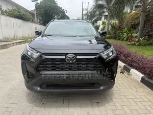 Toyota RAV4 XLE AWD 2024 Black