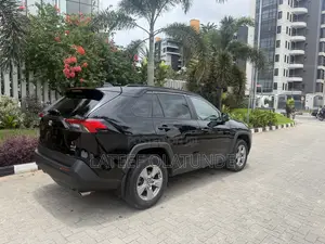 Toyota RAV4 XLE AWD 2024 Black