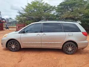 Toyota Sienna CE 2009 Silver