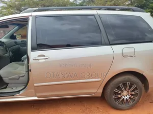 Toyota Sienna CE 2009 Silver