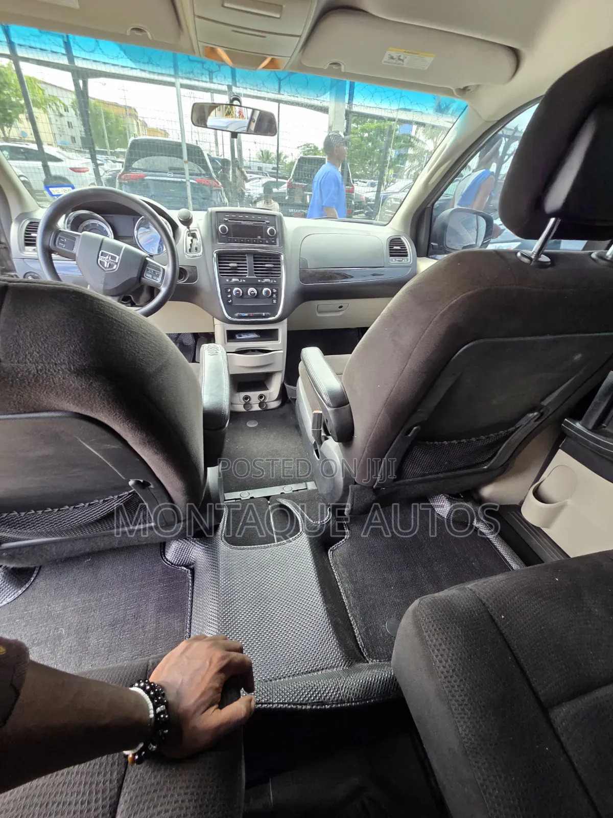 Dodge Caravan 2013 Beige