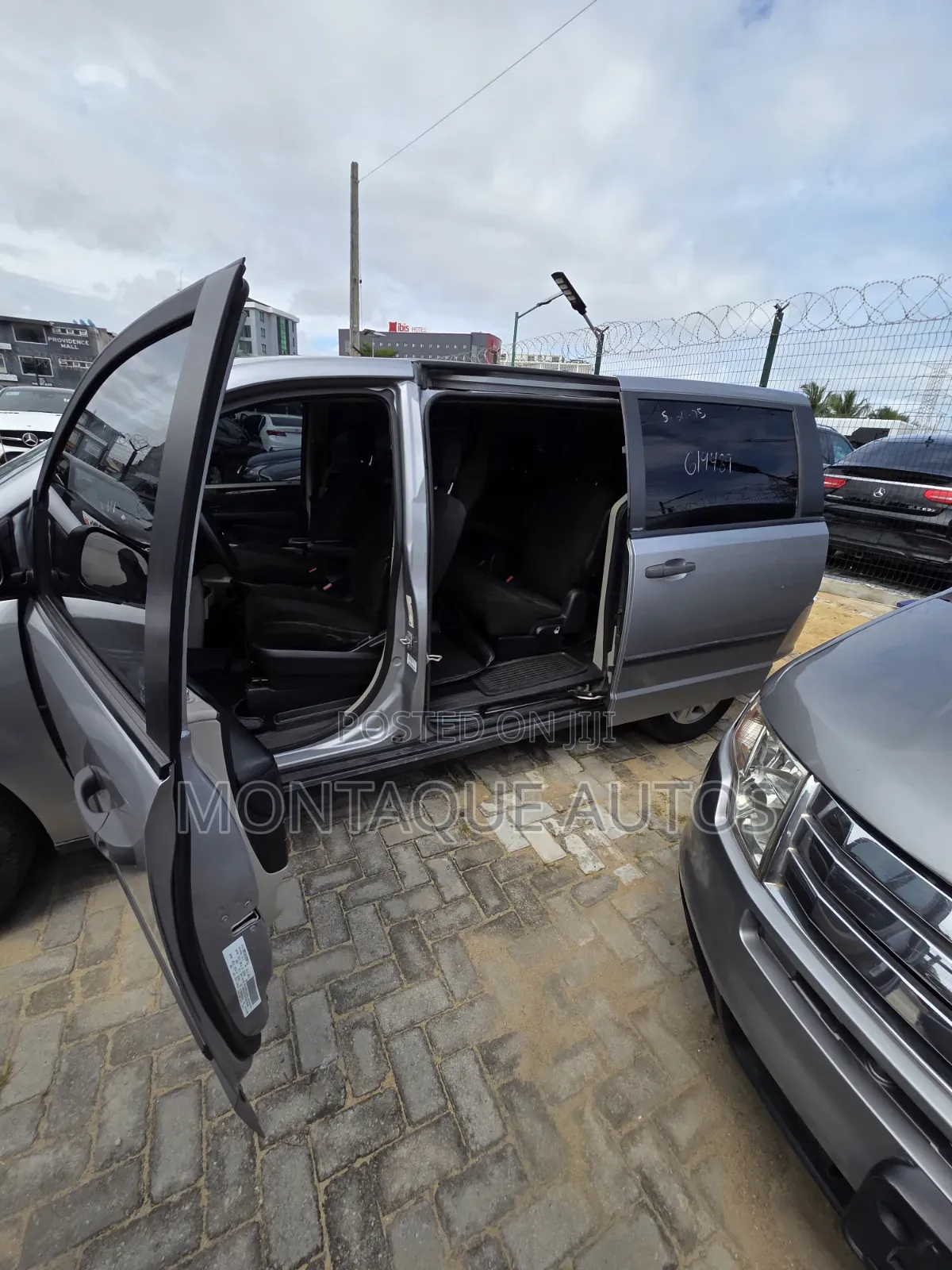 Dodge Caravan 2013 Beige