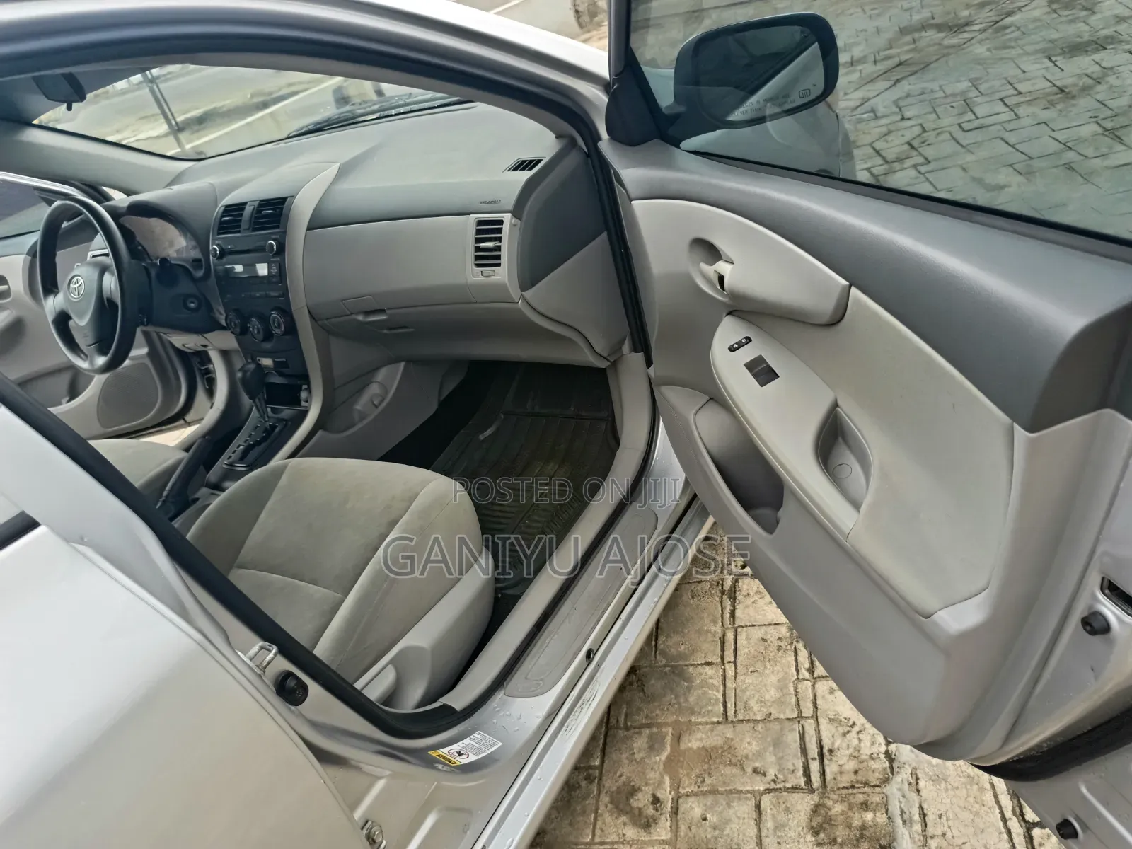 Toyota Corolla 2010 Silver