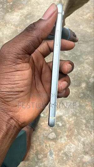 Apple iPhone XR 64 GB Silver
