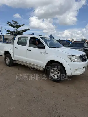 Toyota Hilux 2010 White